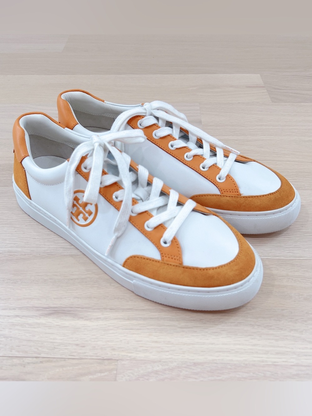 Tory Burch Color Block T Logo Leather Sneakers White Orange Women’s US 10.5 NWT - Picture 11 of 12